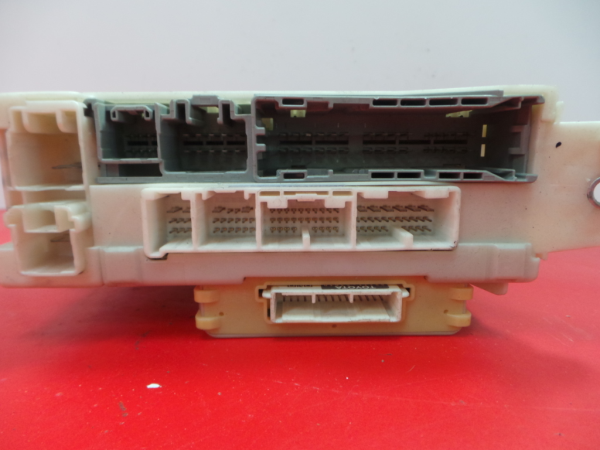 Boîte de fusibles / SAM / BSI LEXUS IS II (GSE2_, ALE2_, USE2_) Imagem-1