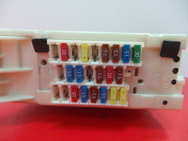 Boîte de fusibles / SAM / BSI LEXUS IS II (GSE2_, ALE2_, USE2_) Imagem-3