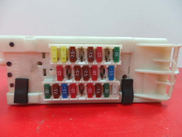 Boîte de fusibles / SAM / BSI LEXUS IS II (GSE2_, ALE2_, USE2_) Imagem-2