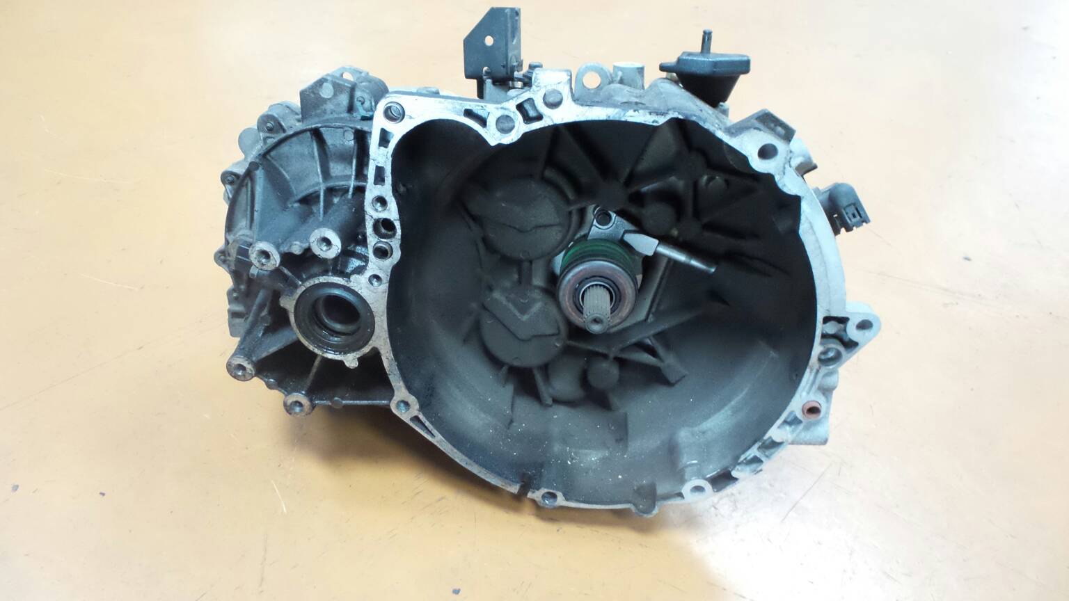 Boîte de vitesses manuelle MITSUBISHI Carisma Sedan (DA_) Imagem-1