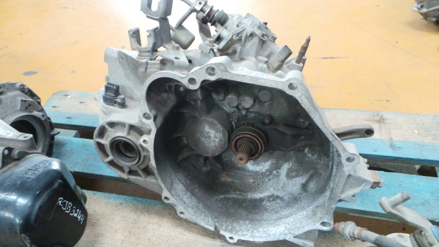 Boîte de vitesses manuelle MITSUBISHI Lancer VI Sedan (CJ_, CP_) Imagem-1