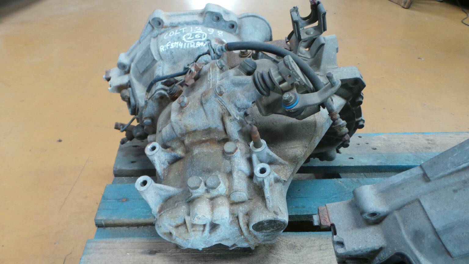 Boîte de vitesses manuelle MITSUBISHI Colt V (CJ_, CP_) Imagem-3