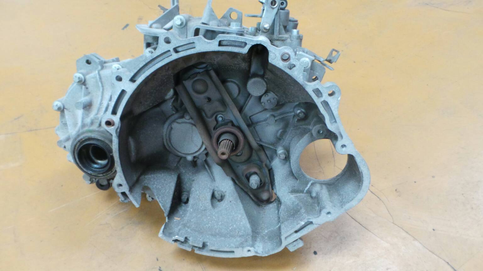 Boîte de vitesses manuelle MITSUBISHI Colt VI (Z3_A, Z2_A) Imagem-1