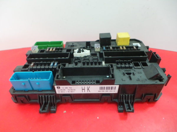 Fuse box / SAM / BSI OPEL Astra H GTC (L08)