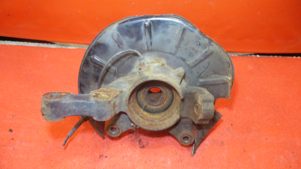 Right front steering knuckle LAND ROVER Freelander (L314)