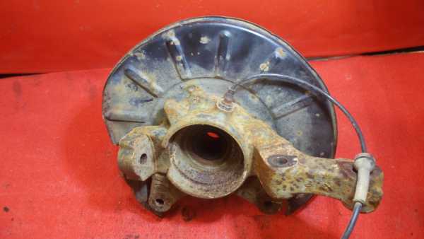 Left front steering knuckle LAND ROVER Freelander (L314)