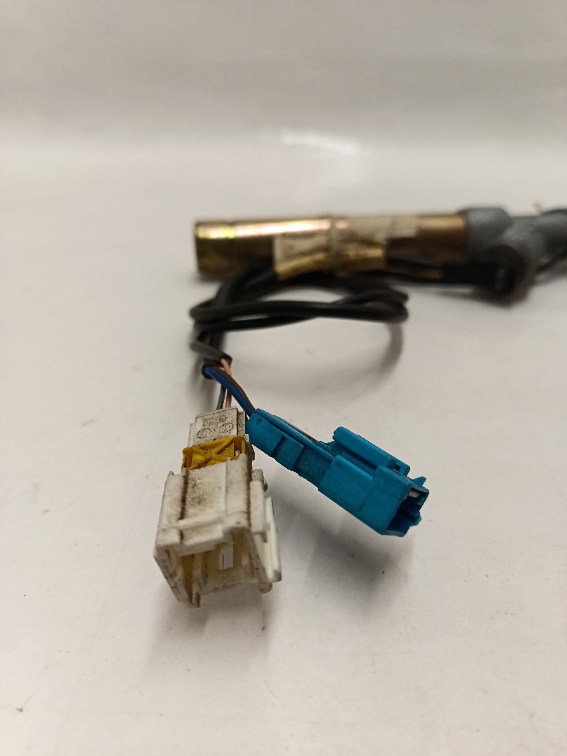 Left front seatbelt pretensioner RENAULT Clio II (BB0/1/2_, CB0/1/2_) Imagem-2