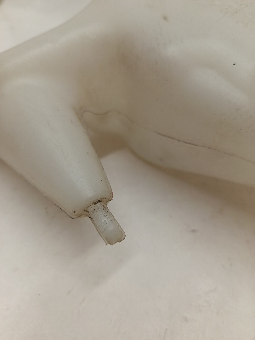 Windshield washer tank FORD Fiesta VI (CB1, CCN) Imagem-4