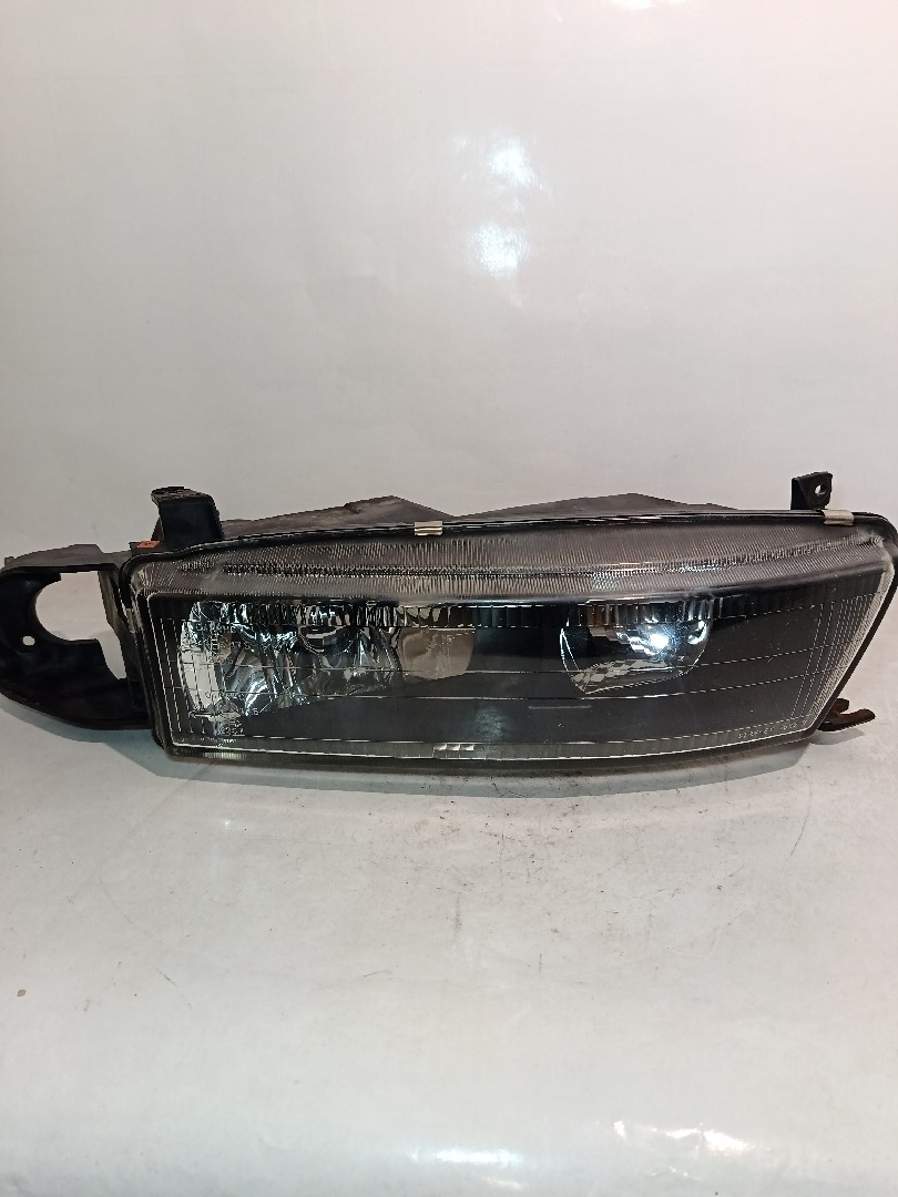 Right Headlight MITSUBISHI - ID S_1492