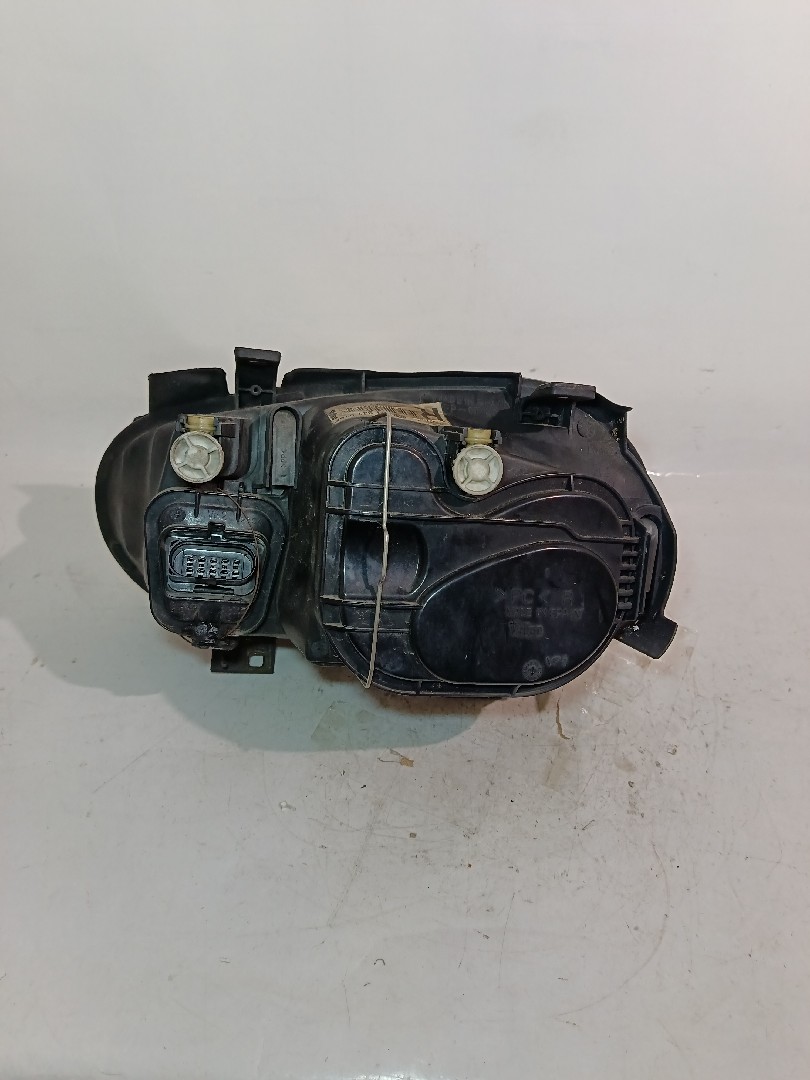 Right Headlight VOLKSWAGEN Golf IV (1J1) Imagem-1