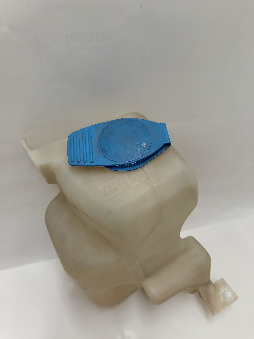 Windshield washer tank VOLKSWAGEN Golf IV (1J1) Imagem-1