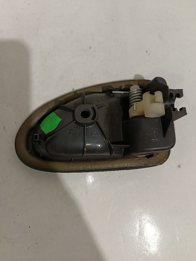 Left front interior door handle RENAULT Megane I (BA0/1_) Imagem-1
