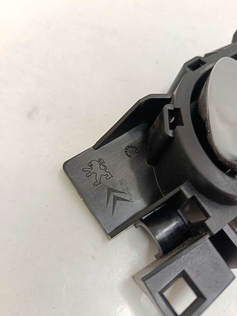 Puxador interior porta frente esquerdo PEUGEOT 208 Imagem-2