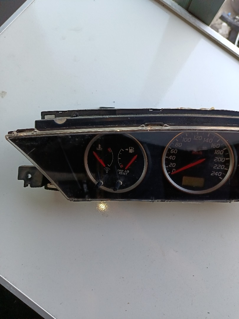 Quadrante / painel de instrumentos NISSAN Primera Sedan (P12) Imagem-1