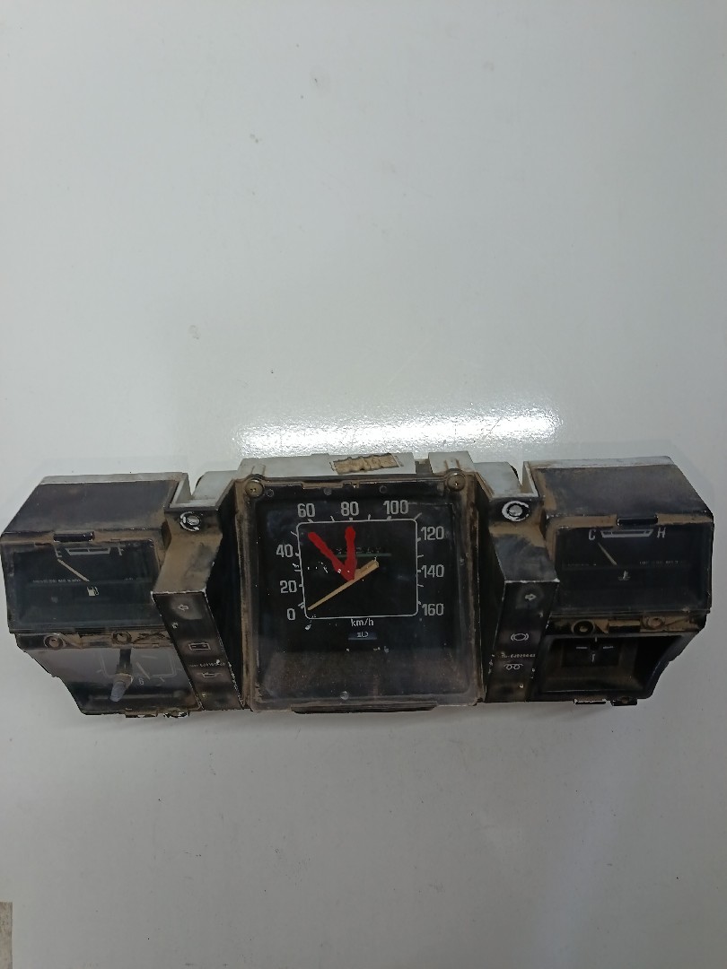 Quadrante / painel de instrumentos NISSAN Pick Up I (720) Imagem-1