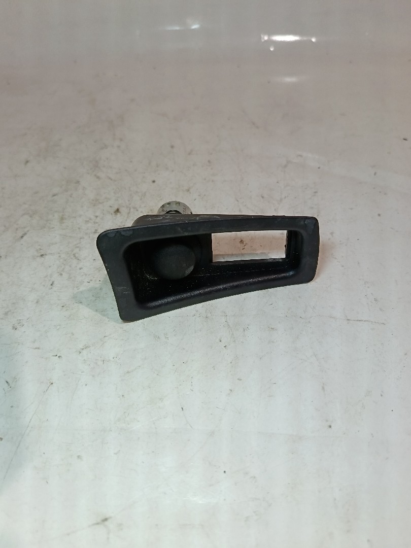 Isqueiro BMW 1 Cabriolet (E88) Imagem-2