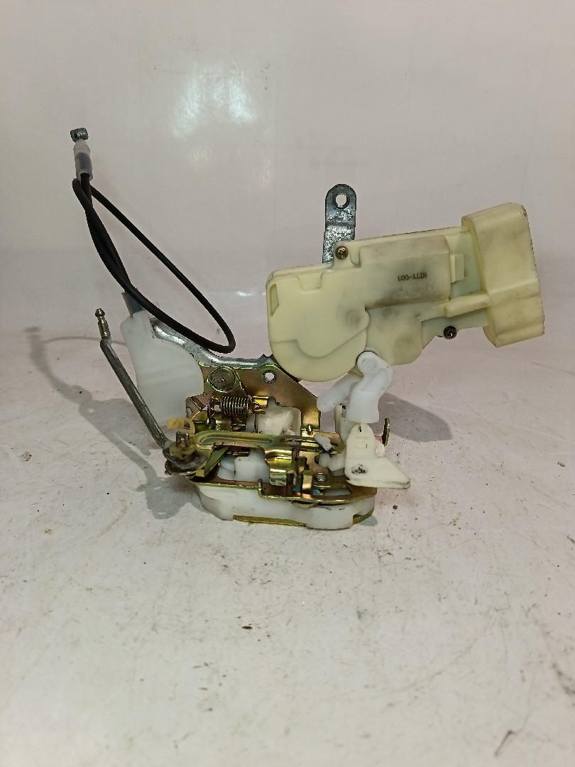 Fechadura / fecho porta frente direito TOYOTA Yaris (_P1_) Imagem-2