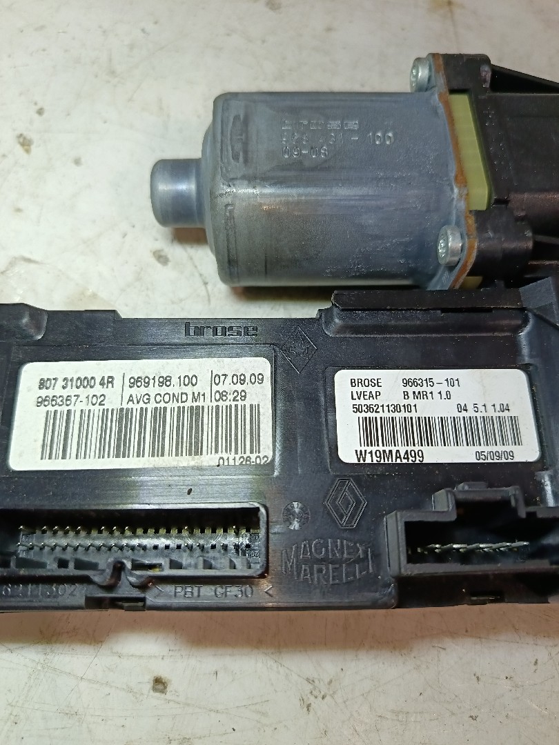 Motor vidro frente esquerdo RENAULT Megane III Grandtour (KZ0/1) Imagem-2