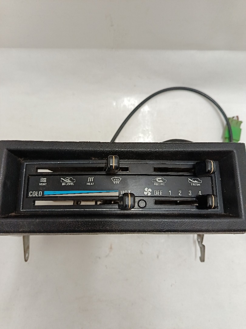 Comando chauffage / sofagem NISSAN Pick Up I (720) Imagem-1