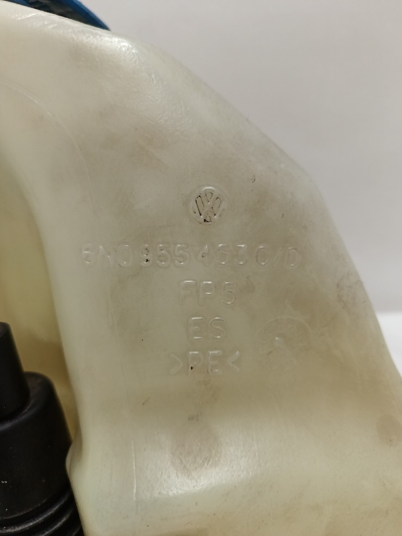 Windshield washer tank VOLKSWAGEN Polo (6N) Imagem-1