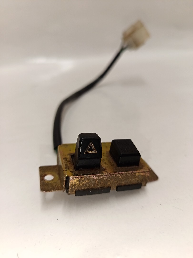 Botão / interruptor 4 piscas NISSAN - ID S_3968