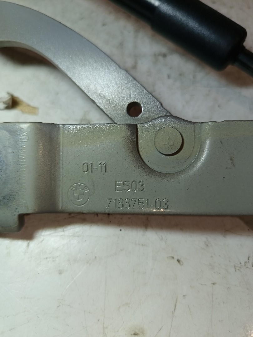 Dobradiça capot BMW 1 Cabriolet (E88) Imagem-2