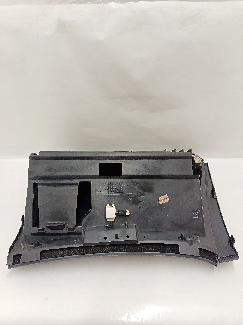 Porta luvas NISSAN Primera Sedan (P12) Imagem-2