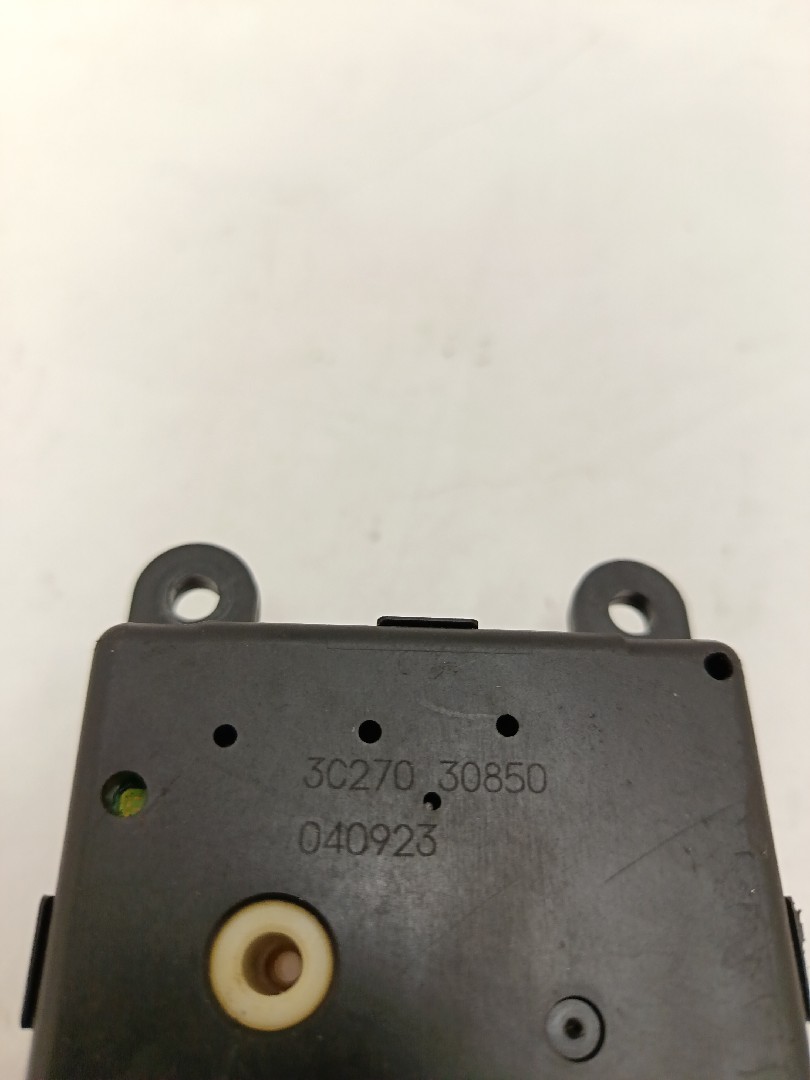 Motor da comporta da sofagem NISSAN Primera Sedan (P12) Imagem-4