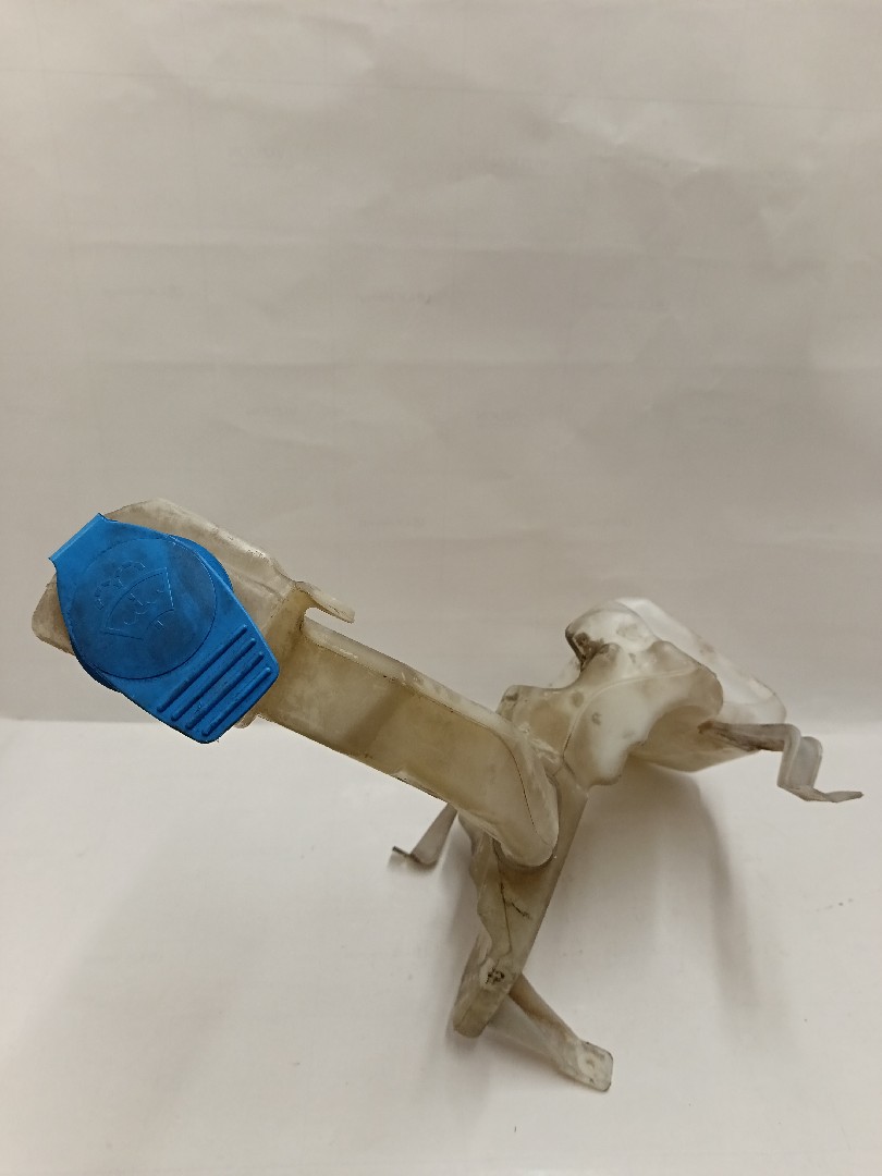 Windshield washer tank VOLKSWAGEN Passat Variant (3B6) Imagem-3
