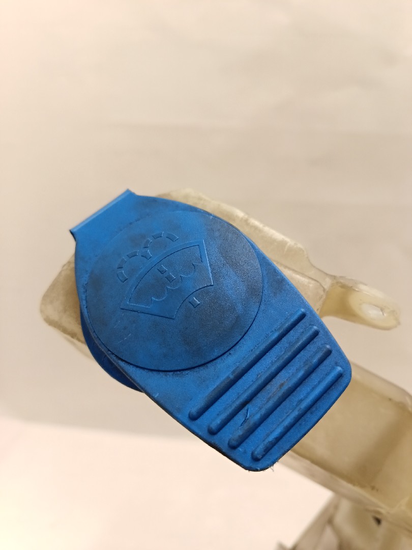 Windshield washer tank VOLKSWAGEN Passat Variant (3B6) Imagem-4