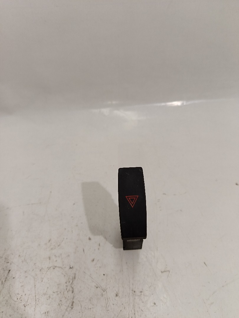 Botão / interruptor 4 piscas MAZDA - ID S_448