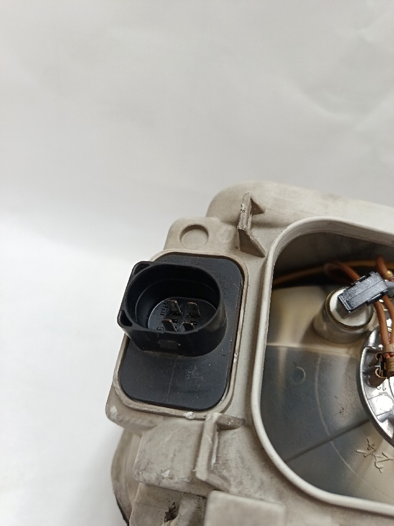 Right Headlight VOLKSWAGEN Passat Variant (3A5, 35I) Imagem-3