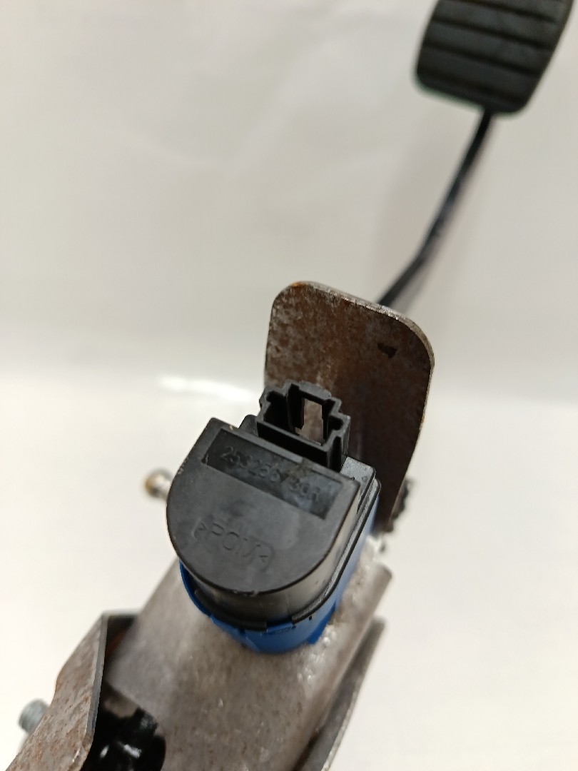 Pedal da embraiagem IRAN KHODRO RENAULT CAPTUR (J5) Imagem-5