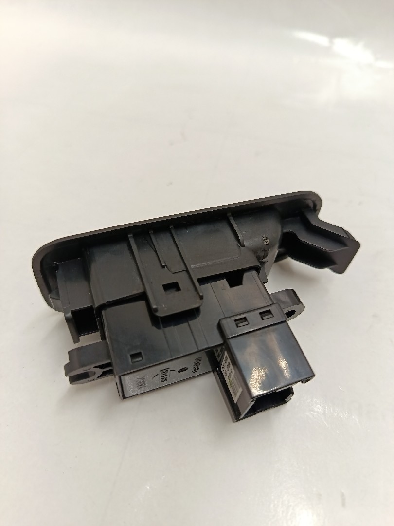 Comando / botão / interruptor vidros trás esquerdo NISSAN Primera Sedan (P12) Imagem-1