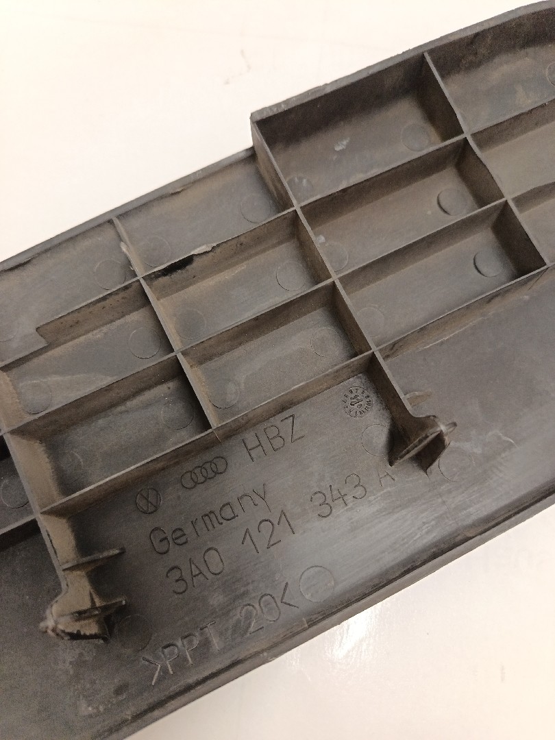 Cobertura do motor / blindagem superior do motor VOLKSWAGEN Passat Variant (3A5, 35I) Imagem-3