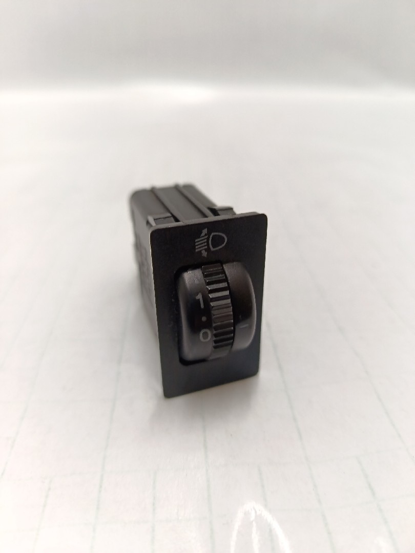 Interruptor/botão regulador altura de faróis TOYOTA - ID S_718