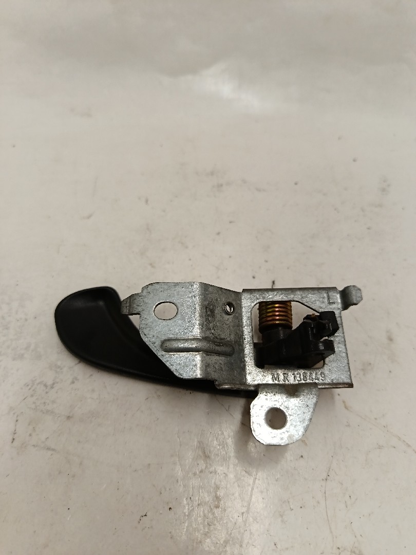 Puxador interior porta frente esquerdo MITSUBISHI Carisma Hatchback (DA_) Imagem-1