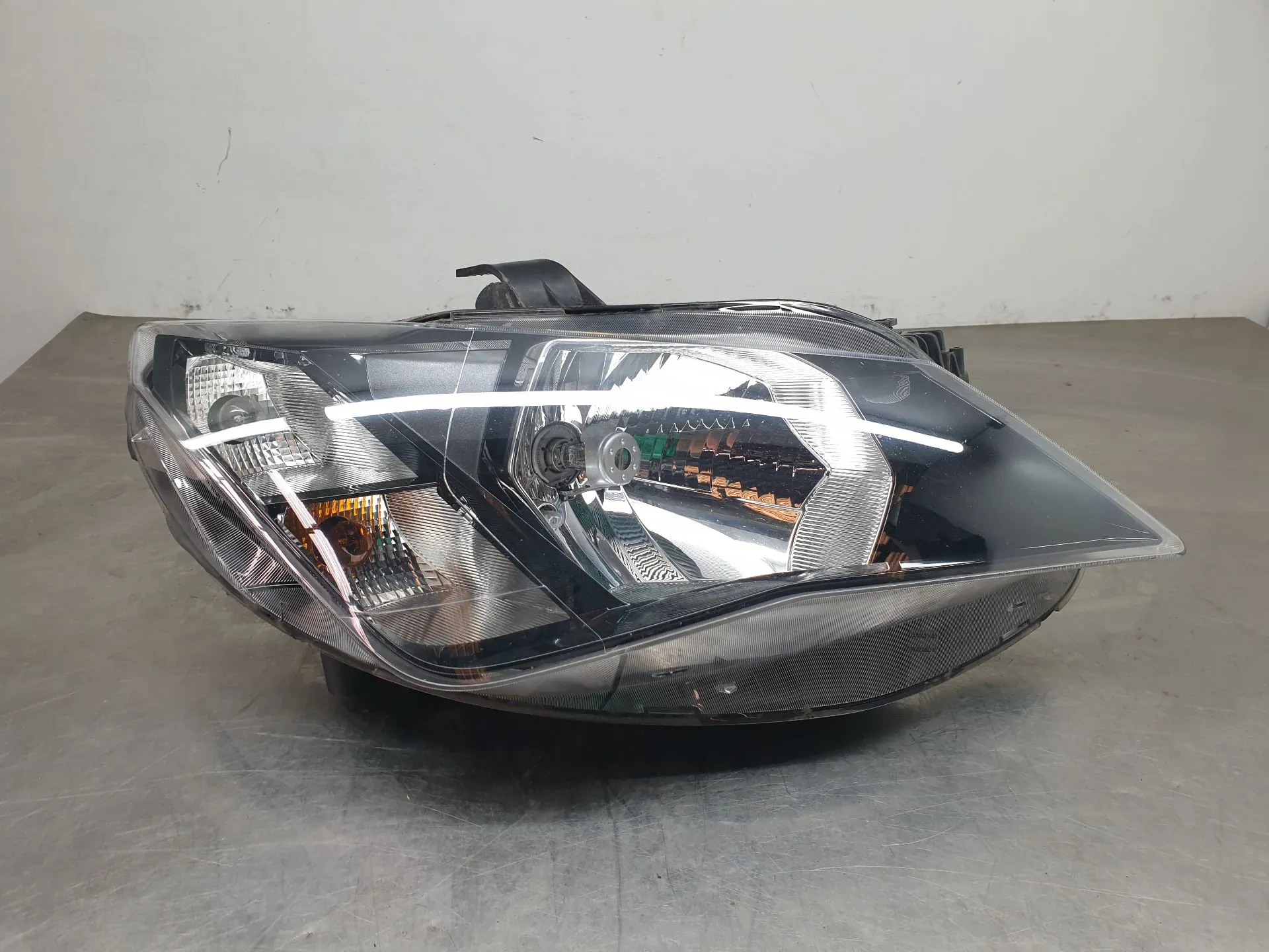 Phare avant Droit SEAT Ibiza IV (6J5, 6P1)