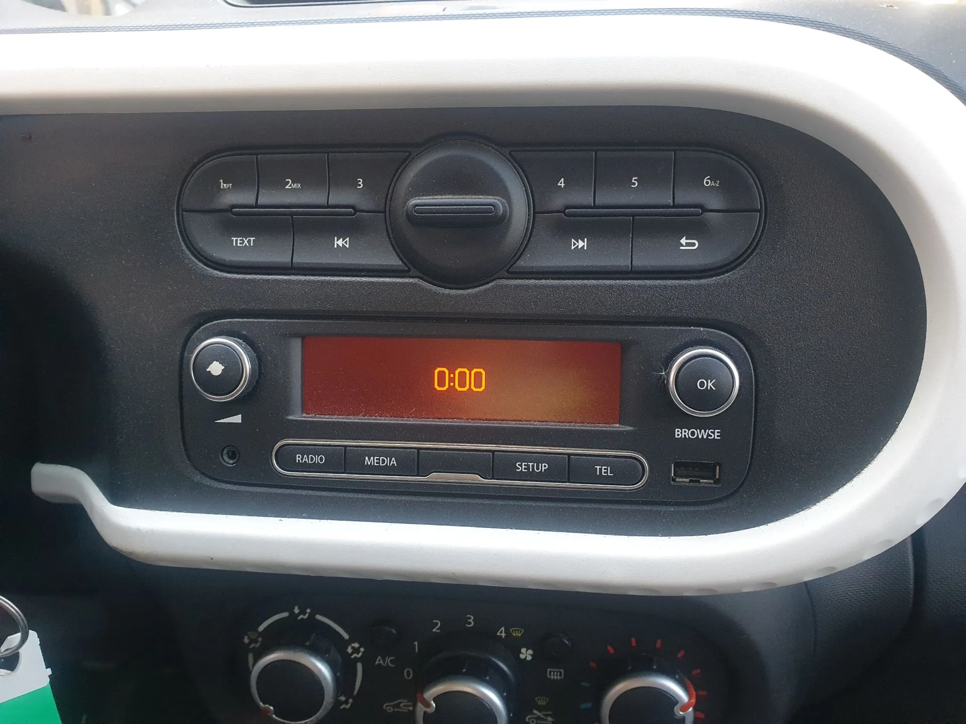 Rádio / auto-rádio RENAULT Twingo III (BCM_)