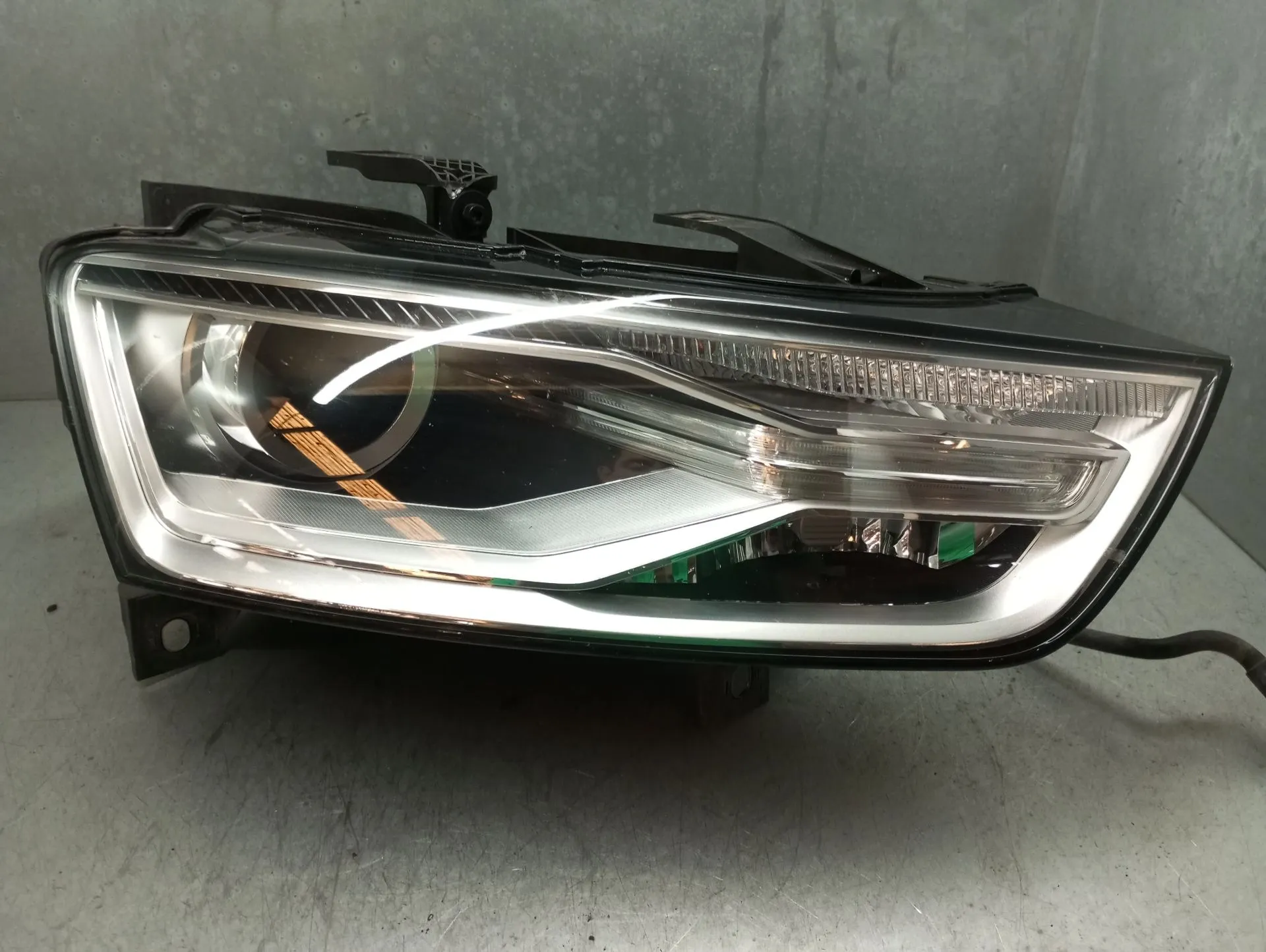 Right Headlight AUDI Q3 (8U)