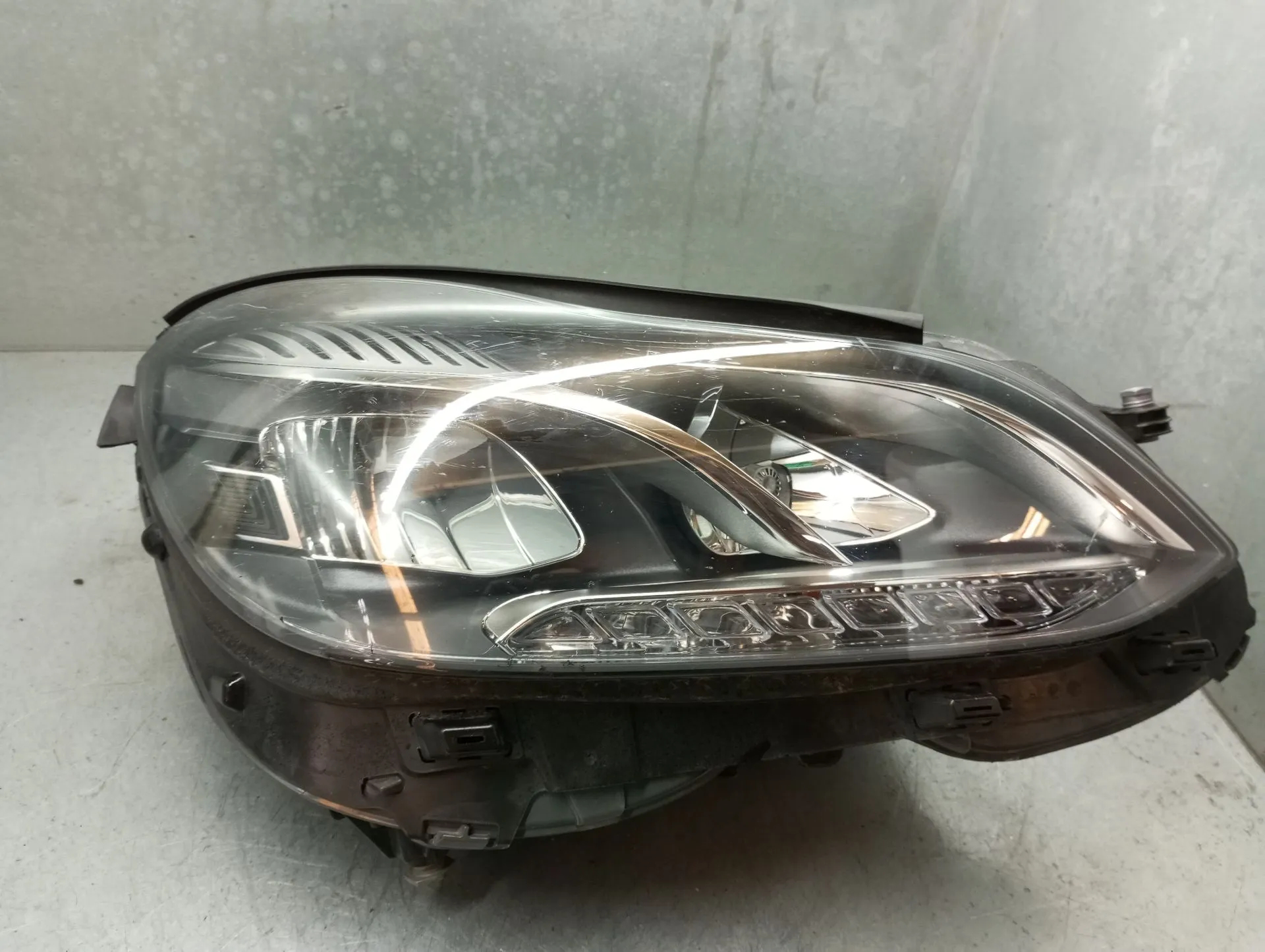 Faro anteriore destro MERCEDES-BENZ Classe E (W212)