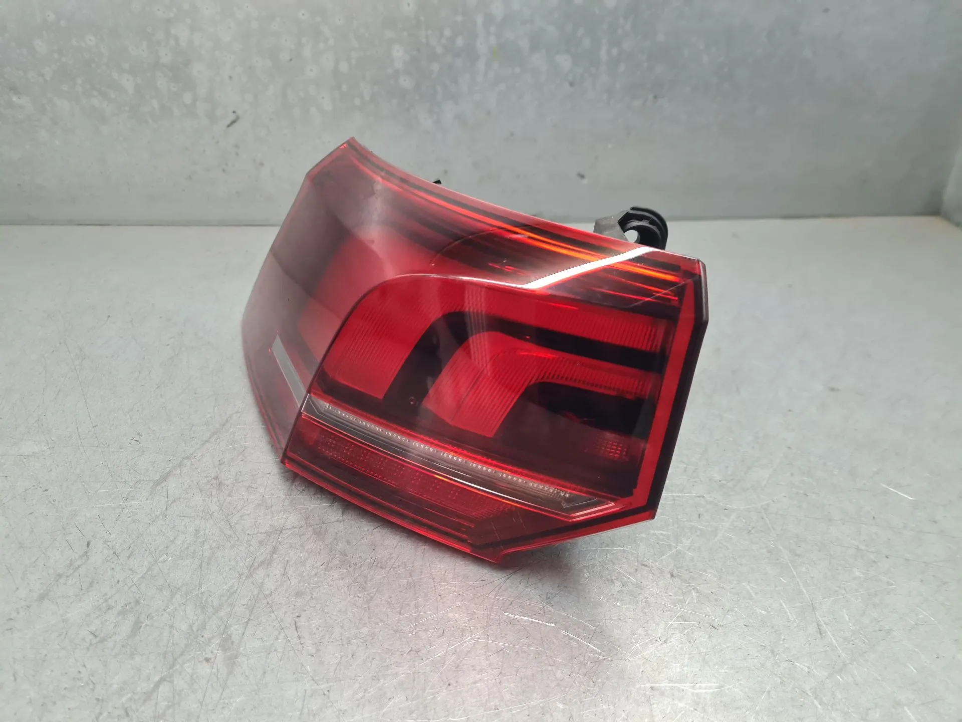 Left Tail light VOLKSWAGEN Golf VIII Variant (CG5) Imagem-1