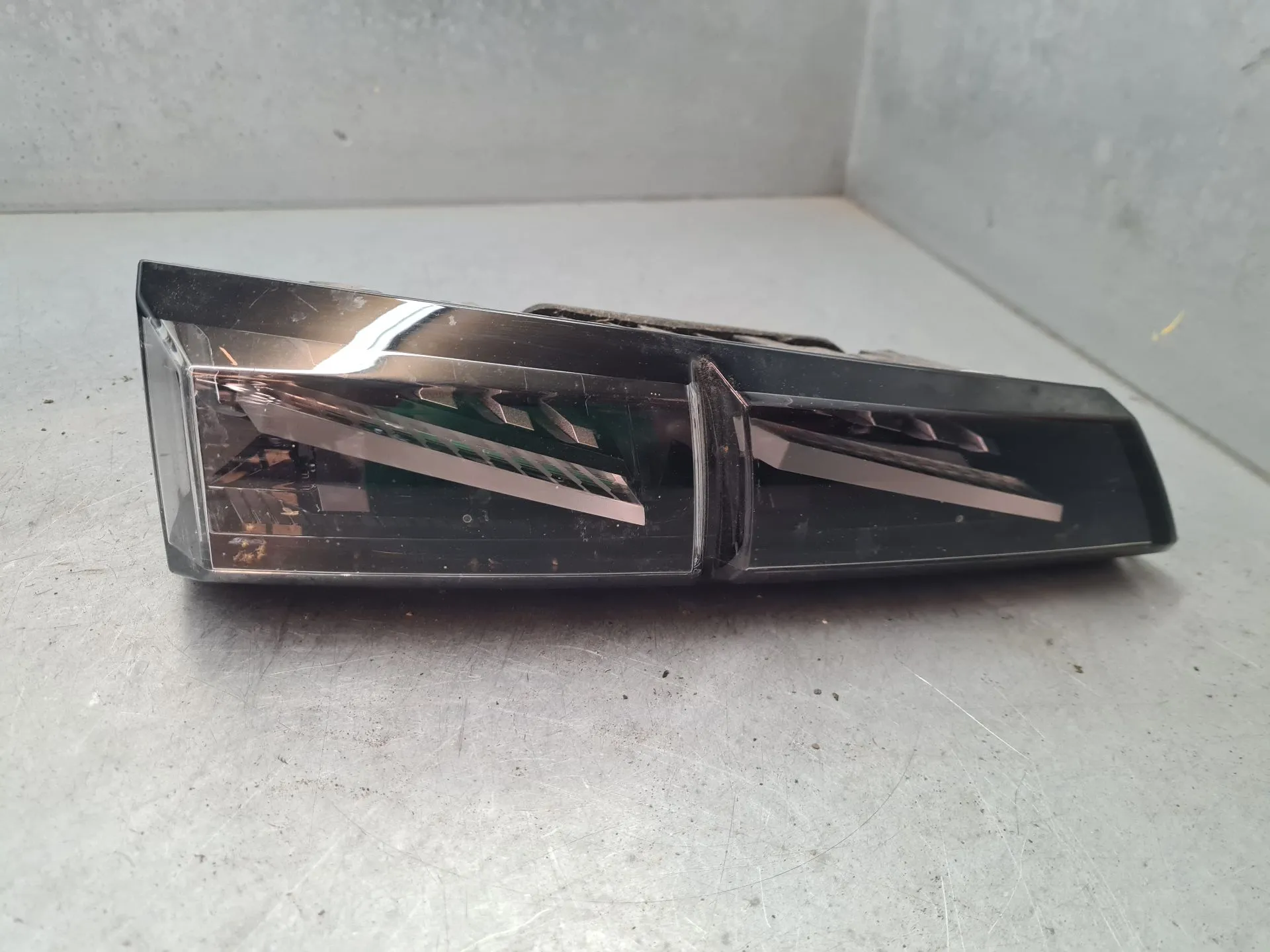 Feu de coffre Gauche PEUGEOT 308 III