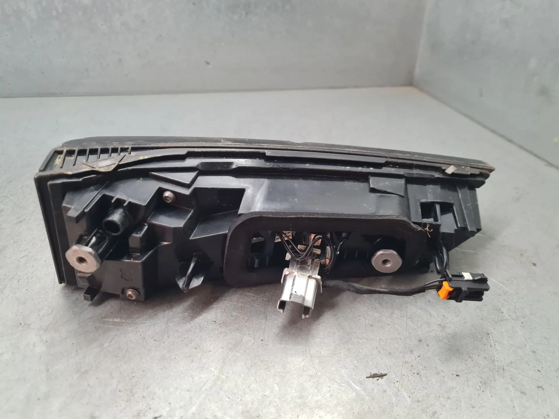 Feu de coffre Gauche PEUGEOT 308 III Imagem-2