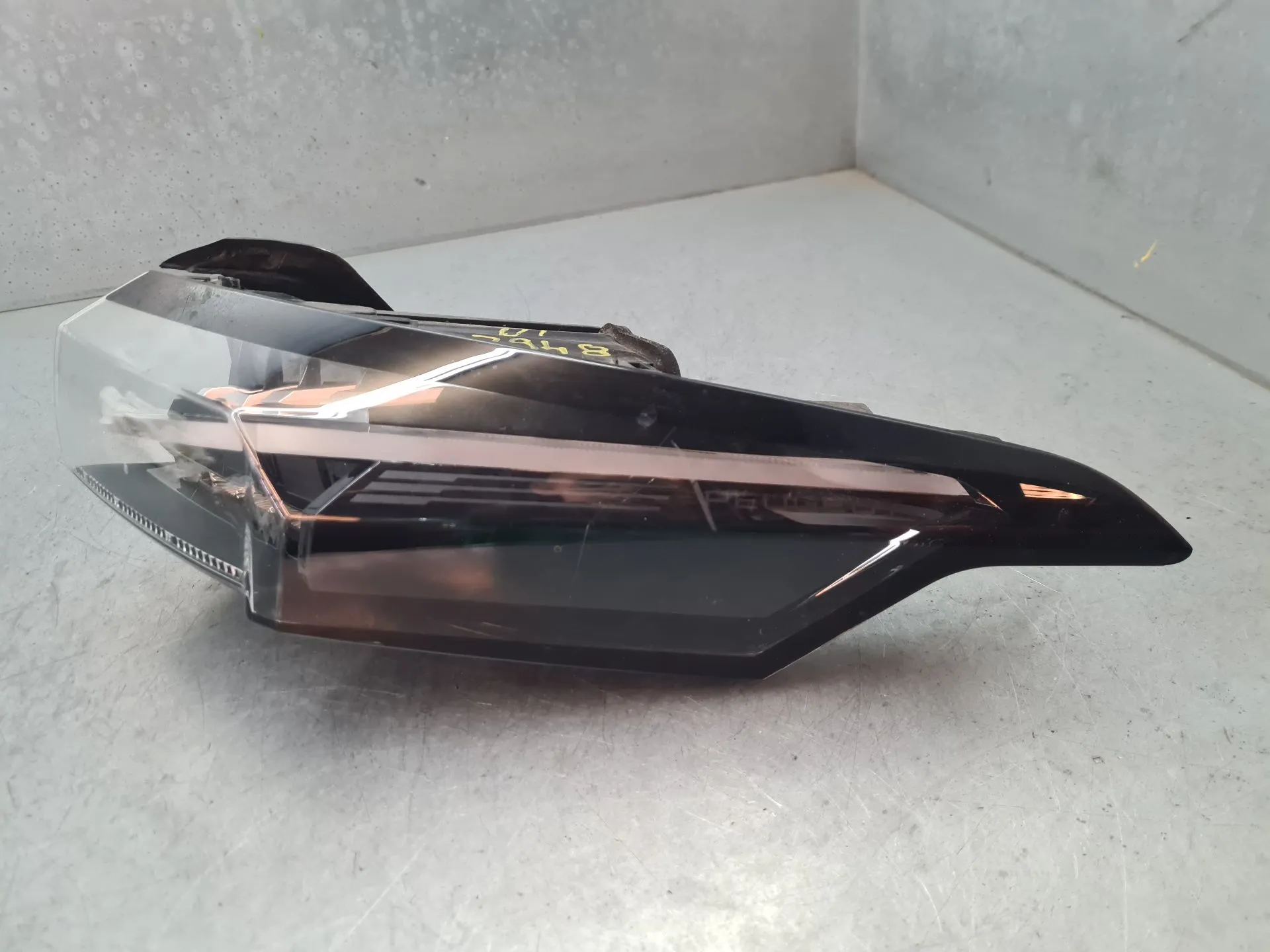 Feu arrière Droite PEUGEOT 308 III Imagem-1