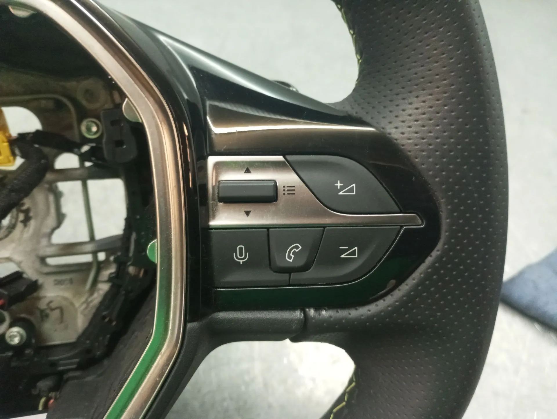 Volante de dirección PEUGEOT 308 III Imagem-5