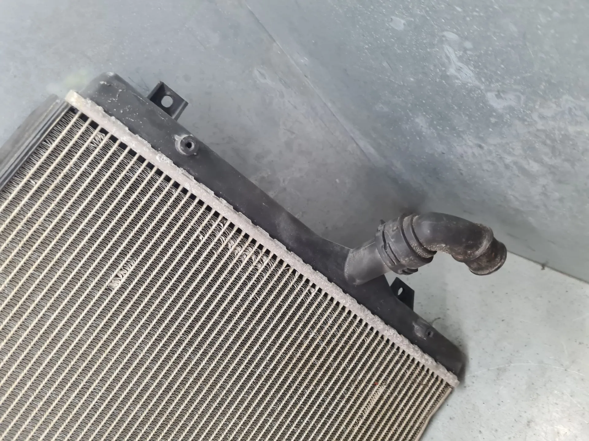 Water radiator VOLKSWAGEN Caddy III Kombi (2KB, 2KJ, 2CB, 2CJ) Imagem-1