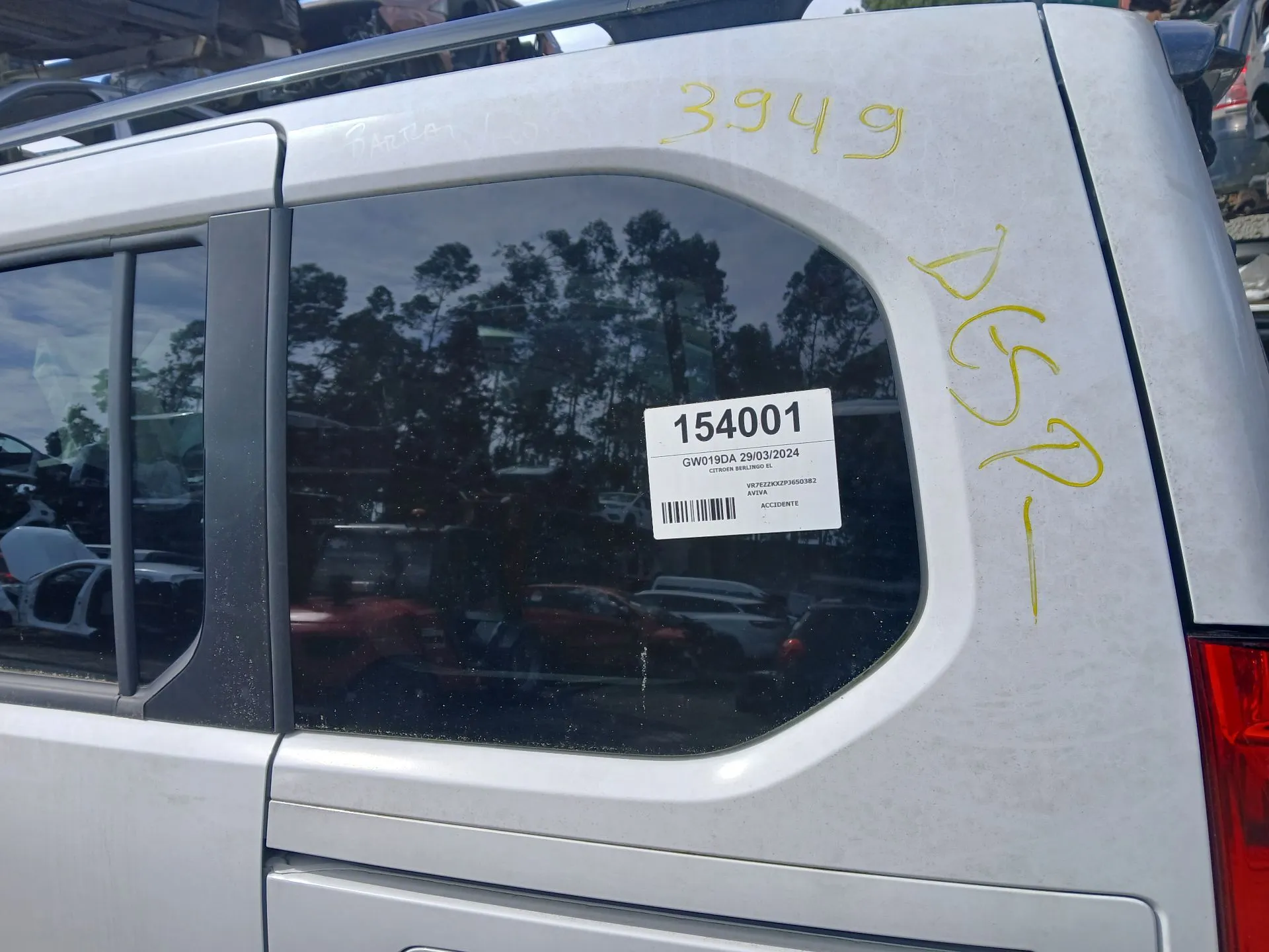 Vitre de custode arrière gauche CITROËN Berlingo (K9)