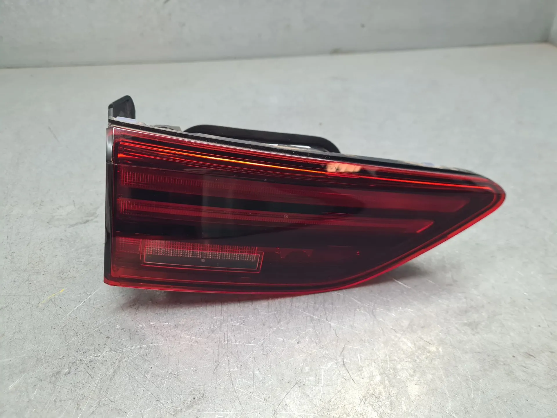 Left Tailgate light  VOLKSWAGEN Golf VIII Variant (CG5)