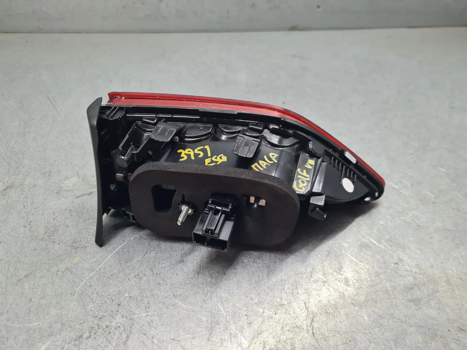 Left Tailgate light  VOLKSWAGEN Golf VIII Variant (CG5) Imagem-5
